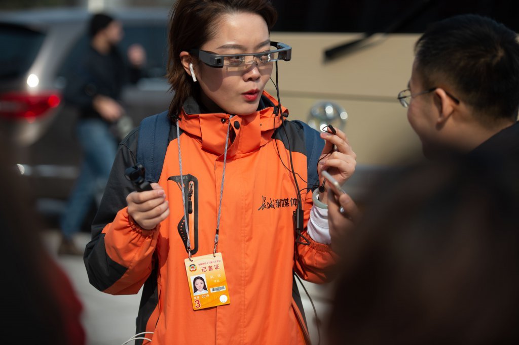 AI-powered augmented reality glasses can help China break the infection chain. Source: AFP