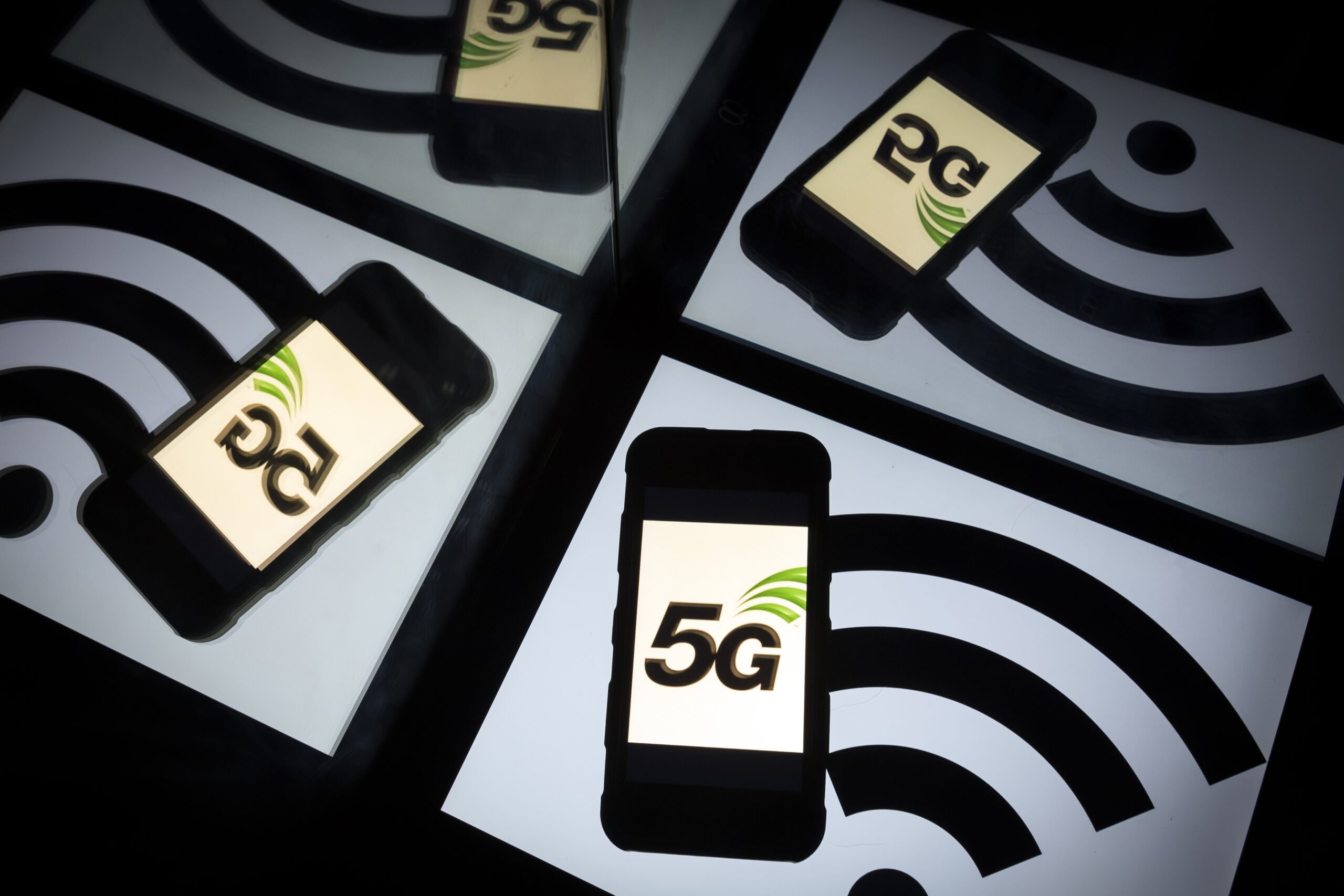 What does India lack to hit a 5G rollout?