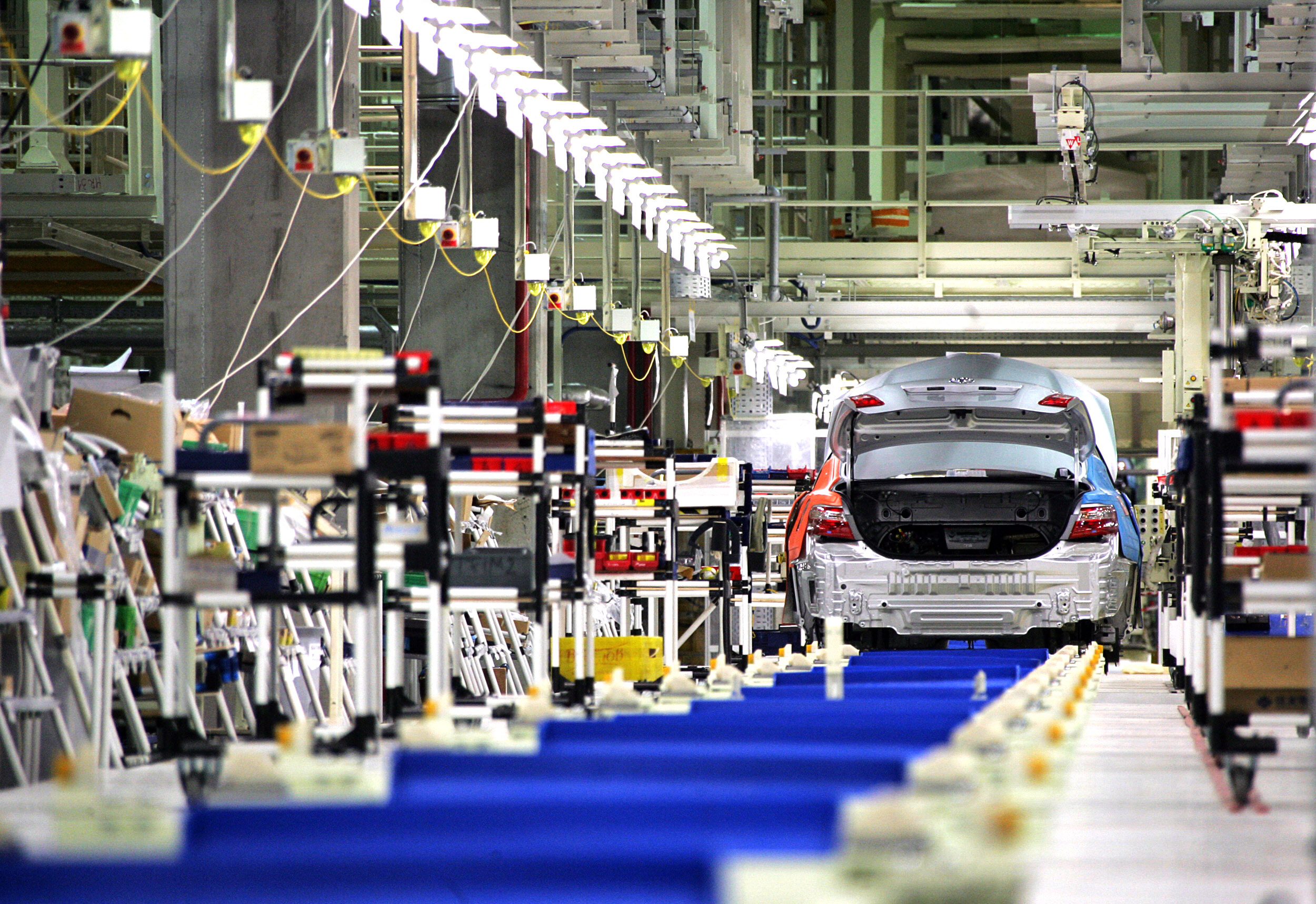 トヨタを含む日本の自動車メーカーは、ロシアでの自動車の製造と販売を無期限に停止しました